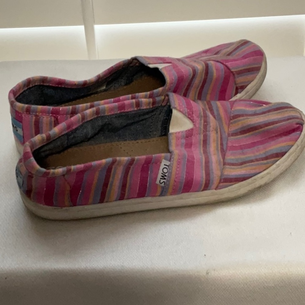 Toms - Picture 2 of 7